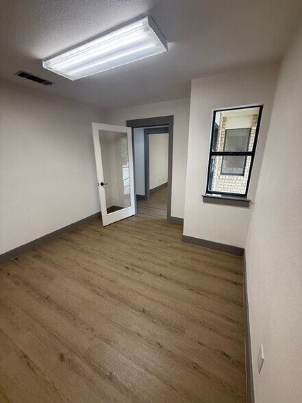 More Photos Of 1287 E Common St, New Braunfels Office For Lease