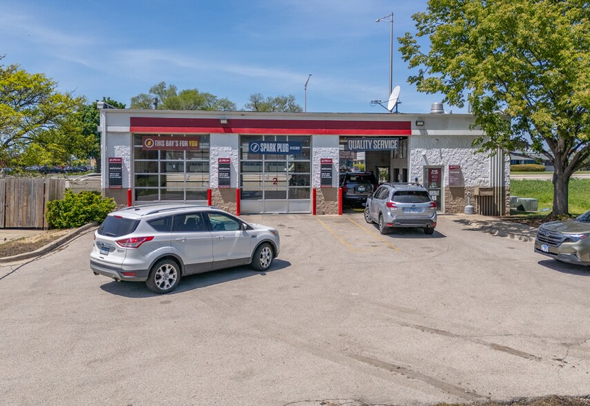 More Photos Of 445 S Mclean Blvd, Elgin General Retail For Sale