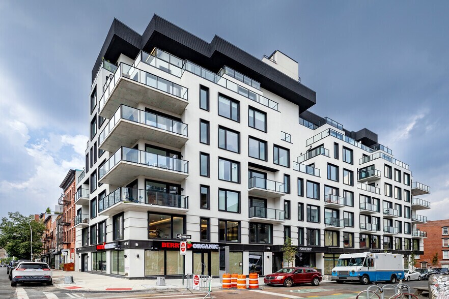 More Photos Of 228 Berry St, Brooklyn Apartments For Lease