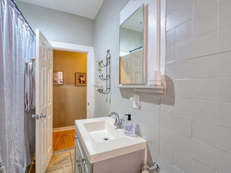 More Photos Of 672 N Kenmore Ave, Los Angeles Apartments For Sale