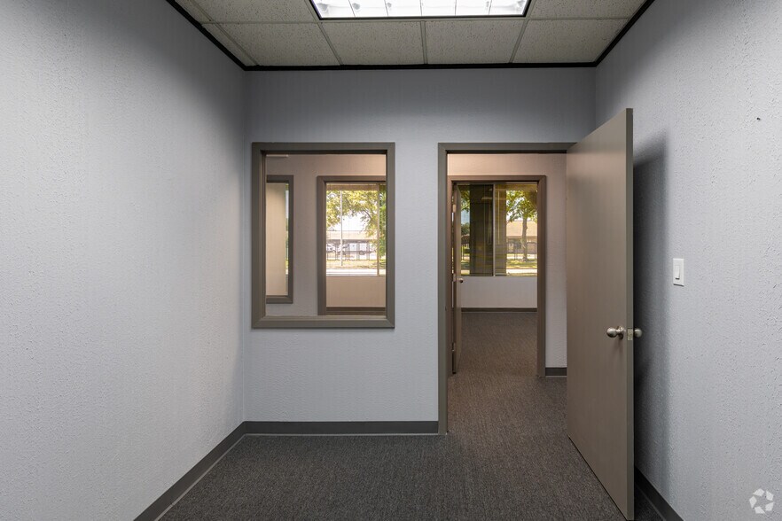 More Photos Of 5700 NW Central Dr, Houston Office For Lease
