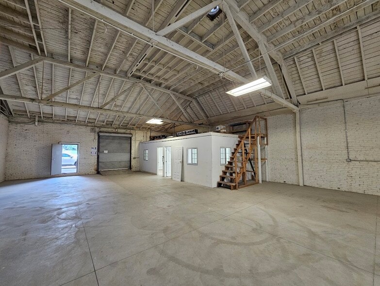 More Photos Of 1200 E 28th St, Los Angeles Warehouse For Lease