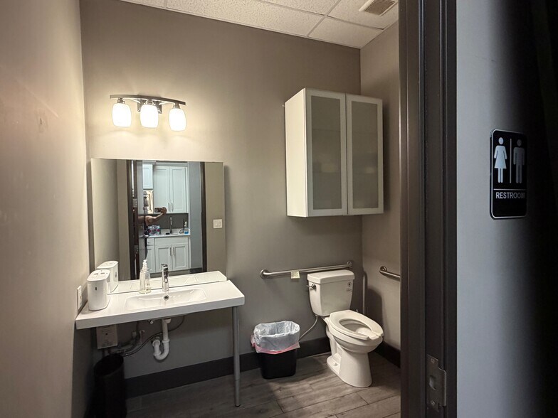 More Photos Of 9710 FM 2147, Horseshoe Bay General Retail For Lease