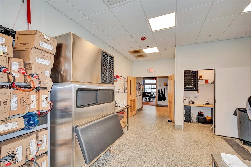 More Photos Of 140 Washington Sq, Washington General Retail For Sale