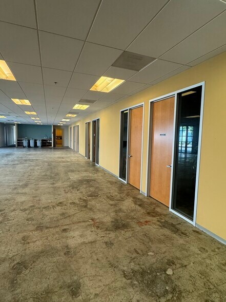 More Photos Of 6001 Rickenbacker Rd, Commerce Research And Development For Lease