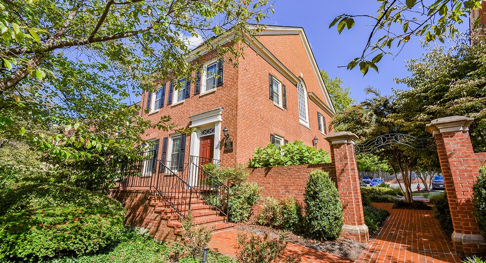 More Photos Of 10480-10486 Armstrong St, Fairfax Office For Sale