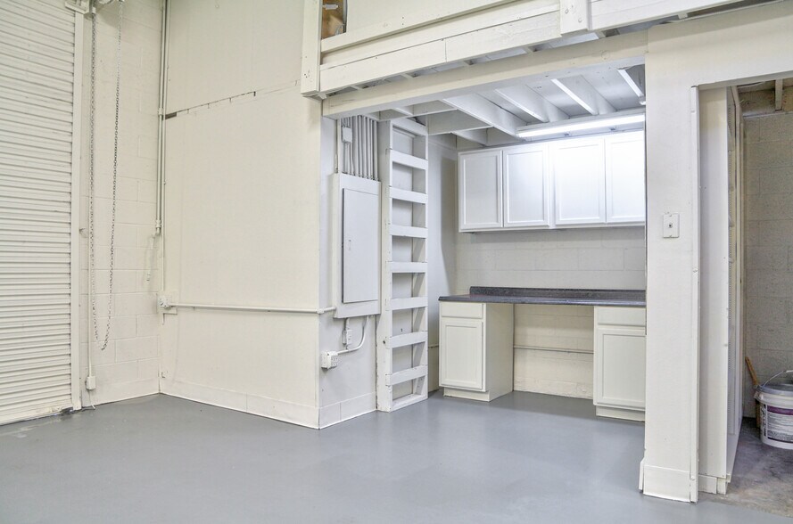 More Photos Of 521 State Pl, Escondido Warehouse For Sale