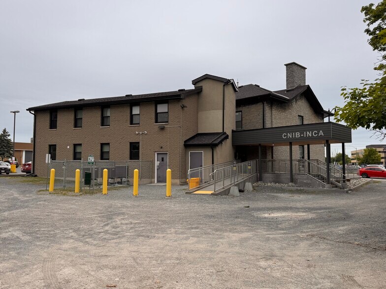 More Photos Of 826 Princess St, Kingston Office For Sale