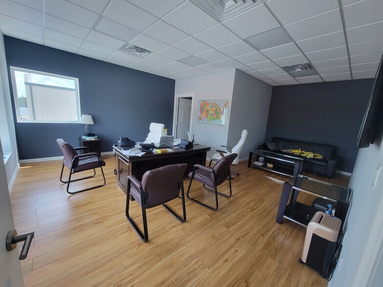 More Photos Of 6631 N Sam Houston Pky W, Houston Warehouse For Sale