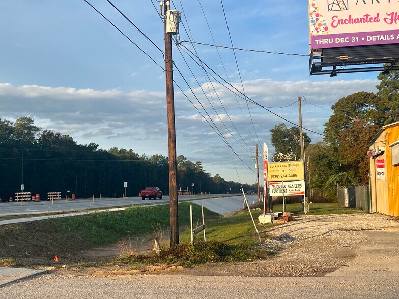 More Photos Of 17111 Highway 242, Conroe Self Storage For Lease