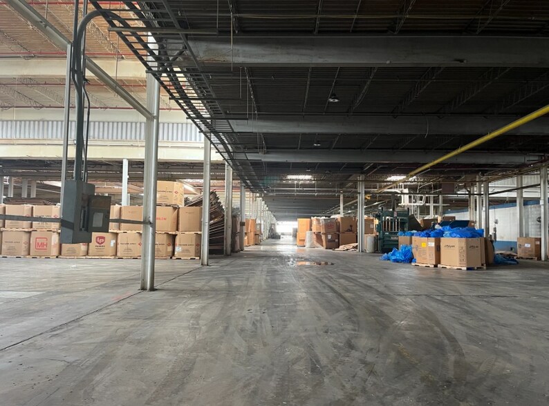 More Photos Of 1119 Kickapoo St, Lincoln Warehouse For Lease