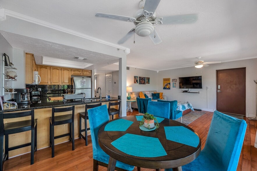 More Photos Of 1809 Gulf Blvd, Indian Rocks Beach Apartments For Sale