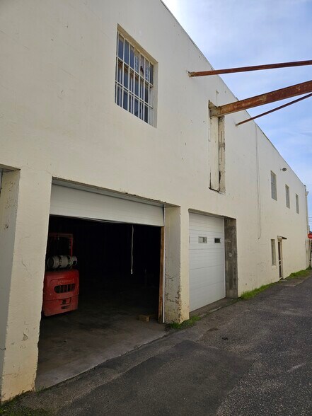 More Photos Of 1326 9th St, Modesto Storefront For Sale