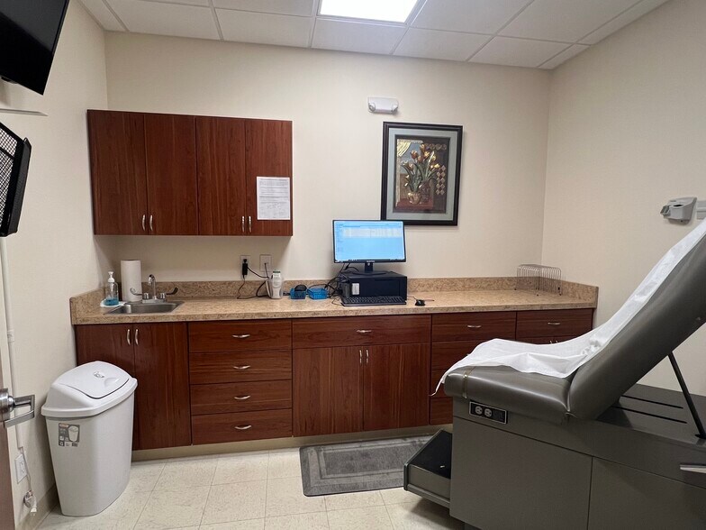 More Photos Of 1787-1797 Middle Country Rd, Centereach Storefront For Lease