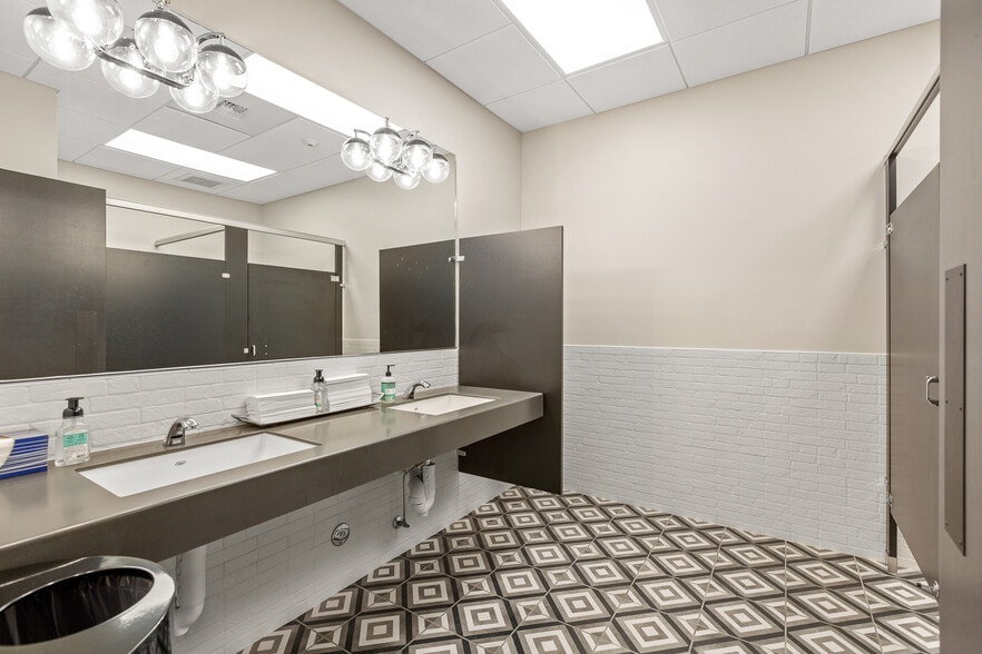 More Photos Of 9493 N Government Way, Hayden Office For Lease
