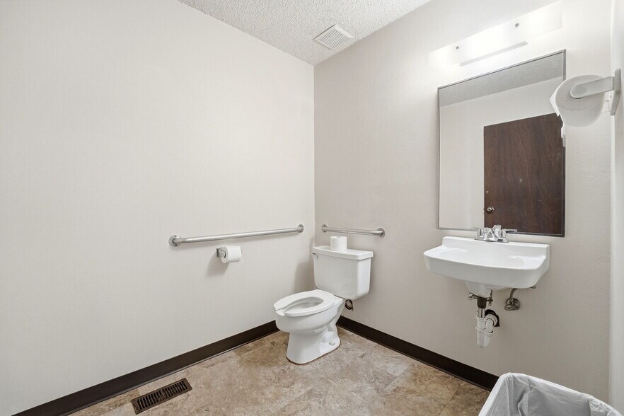 More Photos Of 3435 Kimball Cir, Colorado Springs Service For Lease