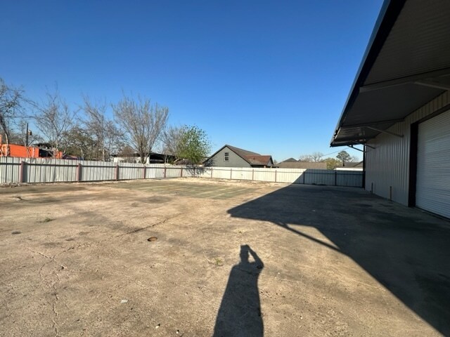 More Photos Of 7902 Irvington, Houston Warehouse For Sale