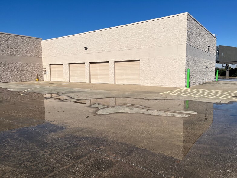 More Photos Of 3155 W Wheatland Rd, Dallas Freestanding For Sale