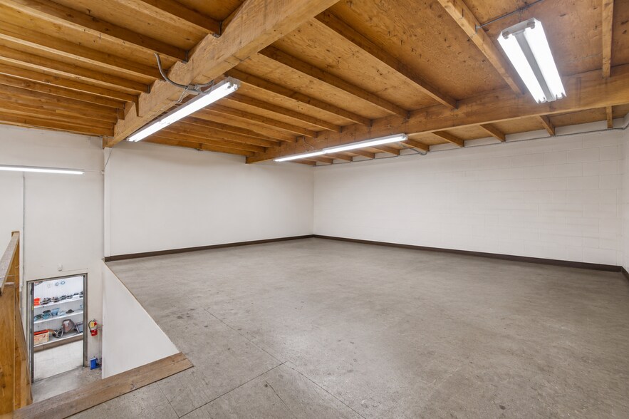 More Photos Of 8916 Corbin Ave, Northridge Freestanding For Lease