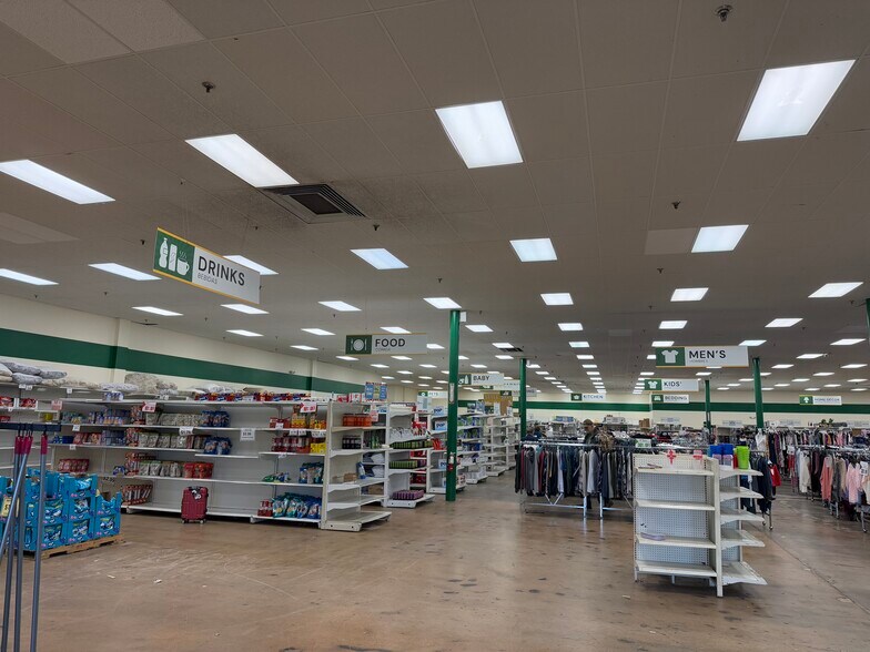 More Photos Of 6200 Stage Rd, Bartlett Unknown For Lease