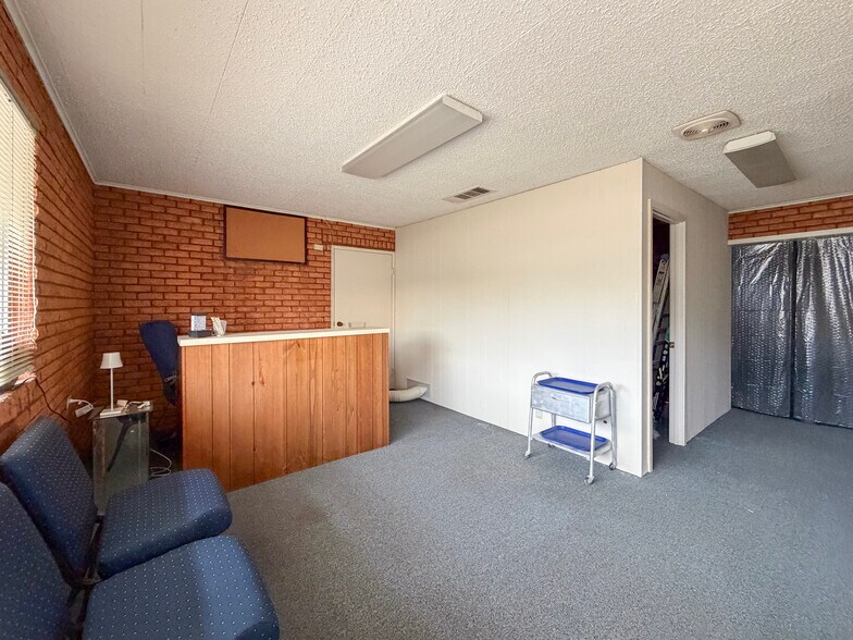 More Photos Of 1200 N Louise St, Atlanta Office For Sale