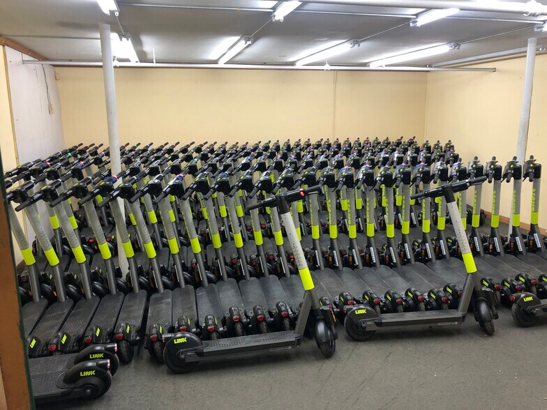 More Photos Of 5107 W University Blvd, Jacksonville Warehouse For Lease