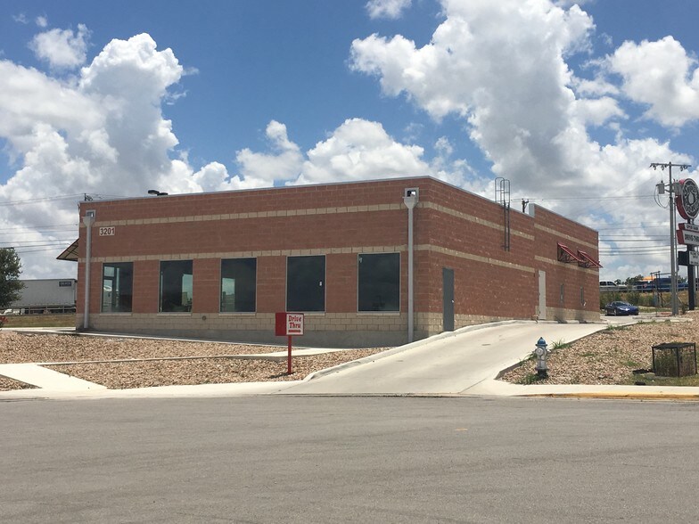 More Photos Of 3201 Commercial Cir, New Braunfels Storefront Retail Office For Lease