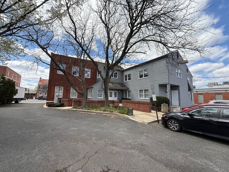 More Photos Of 437 High St, Burlington Office For Sale