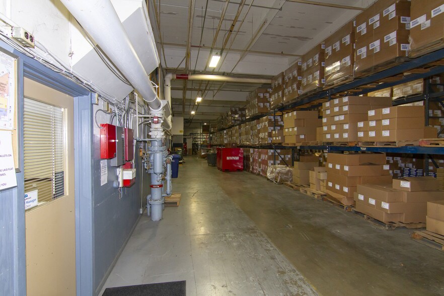 More Photos Of 2515-2517 SE Mailwell Dr, Milwaukie Manufacturing For Lease