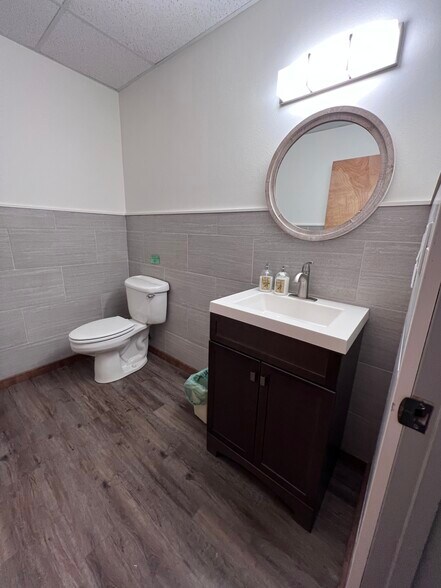 More Photos Of 2201 W Nob Hill Blvd, Yakima Freestanding For Lease