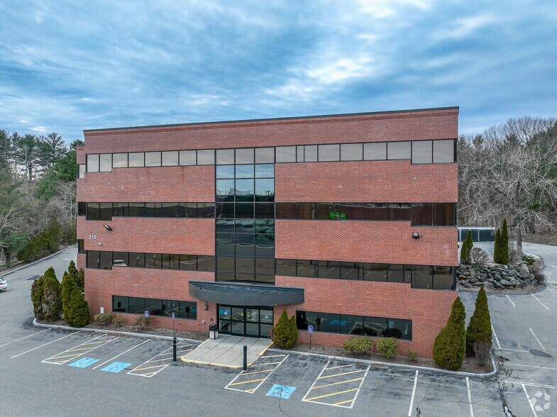 More Photos Of 210 Bear Hill Rd, Waltham Medical For Lease