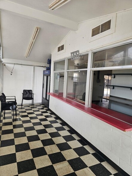 More Photos Of 178 Lakeway Dr, Russell Springs Restaurant For Sale