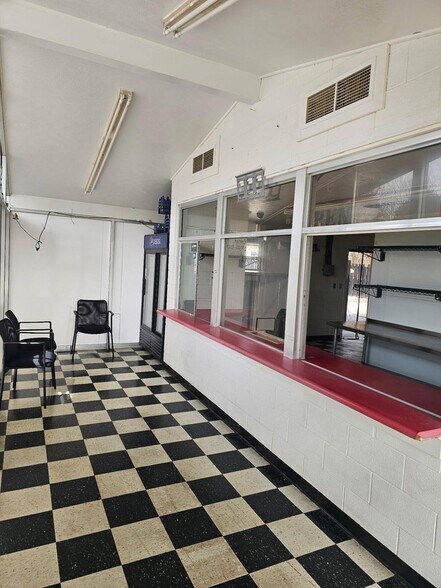 More Photos Of 178 Lakeway Dr, Russell Springs Restaurant For Sale