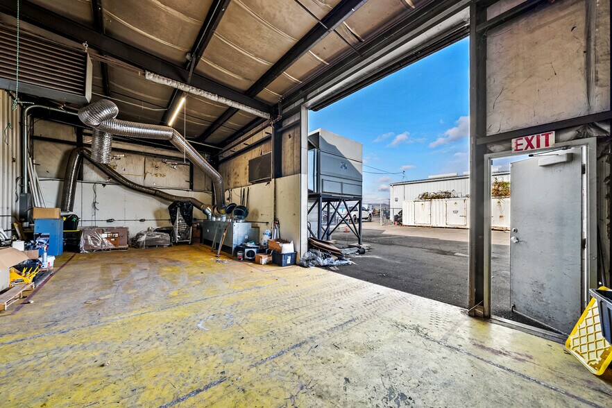 More Photos Of 1405 Antelope Rd, White City Warehouse For Sale