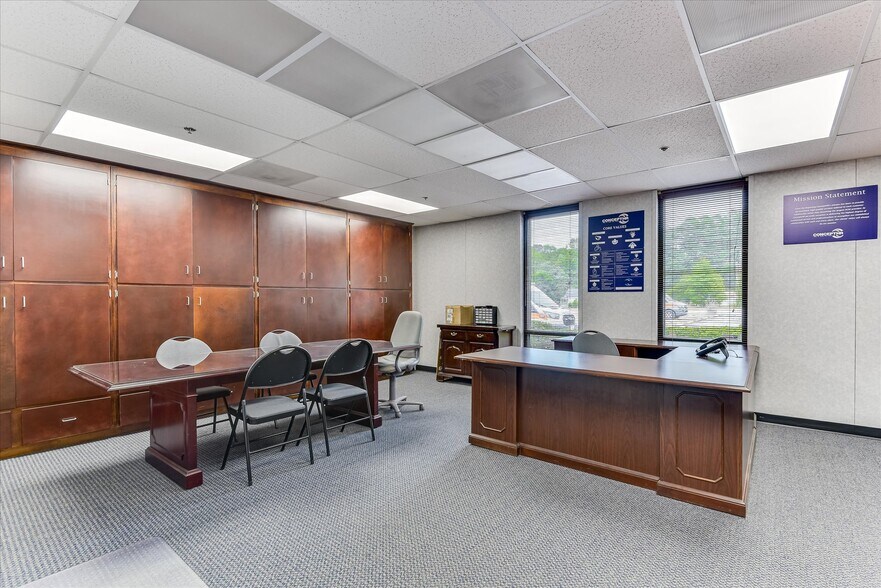 More Photos Of 1089 Augusta Rd, Warrenville Office For Lease