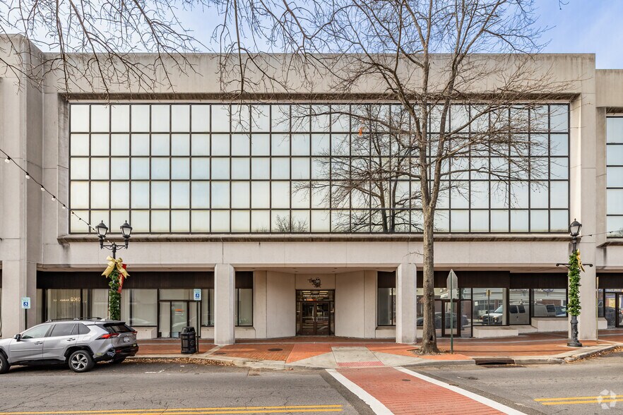 More Photos Of 3 School St, Glen Cove Medical For Lease
