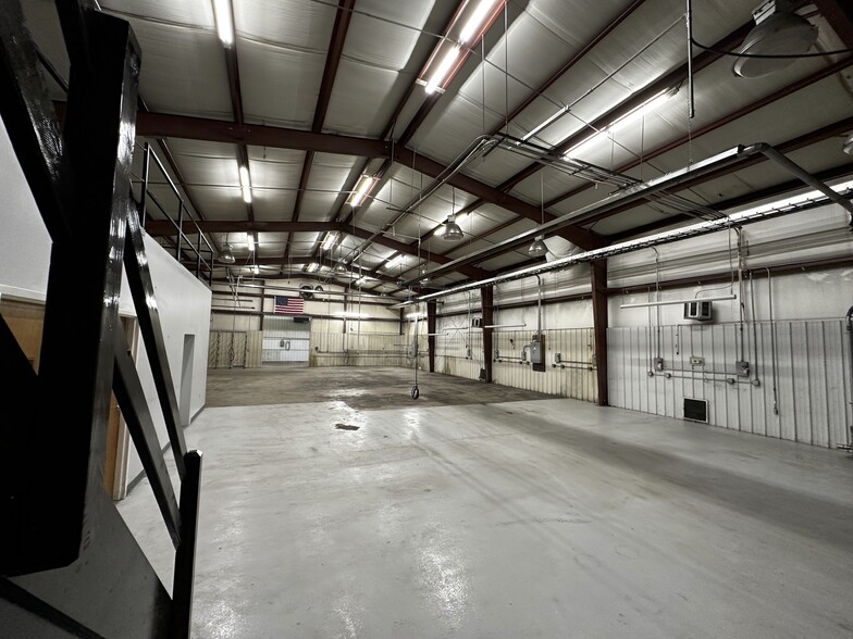 More Photos Of 139 Penn Manor Rd, Irwin Manufacturing For Lease