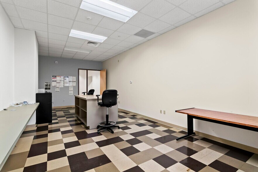 More Photos Of 15 SW Old State Capitol Plz, Springfield Office For Sale