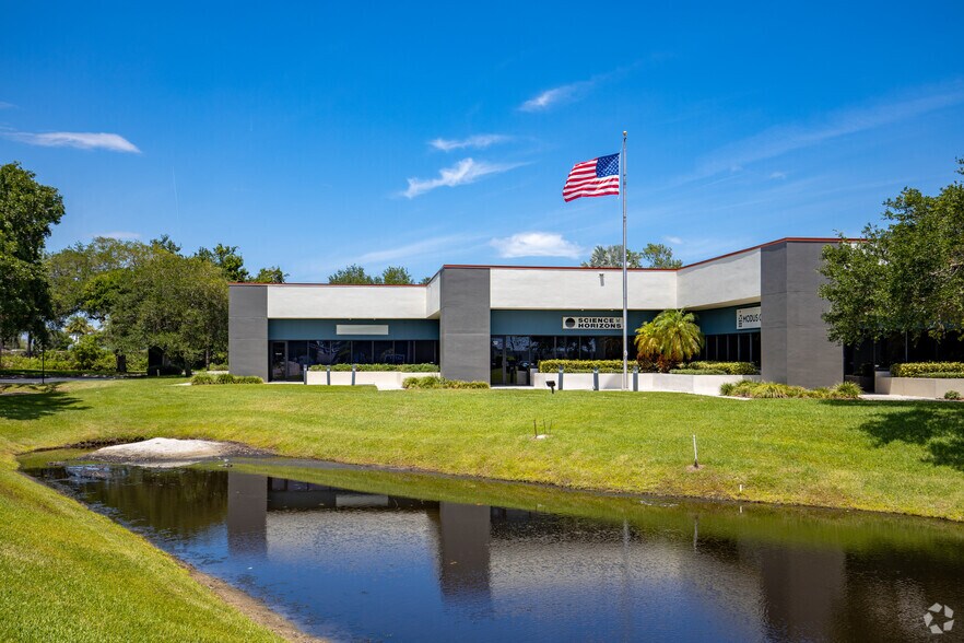 Primary Photo Of 1333-1335 Gateway Dr, Melbourne Flex For Lease