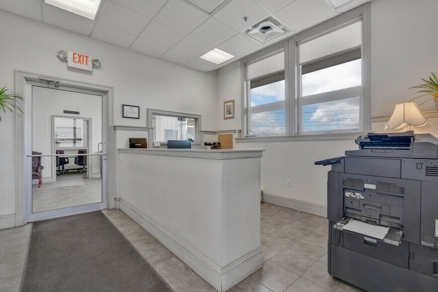 More Photos Of 38 Rainbow Ln, Sanford Warehouse For Sale