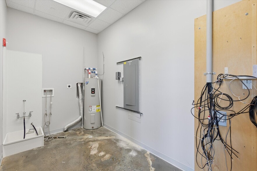 More Photos Of 950 Dekalb Pike, Blue Bell General Retail For Sale