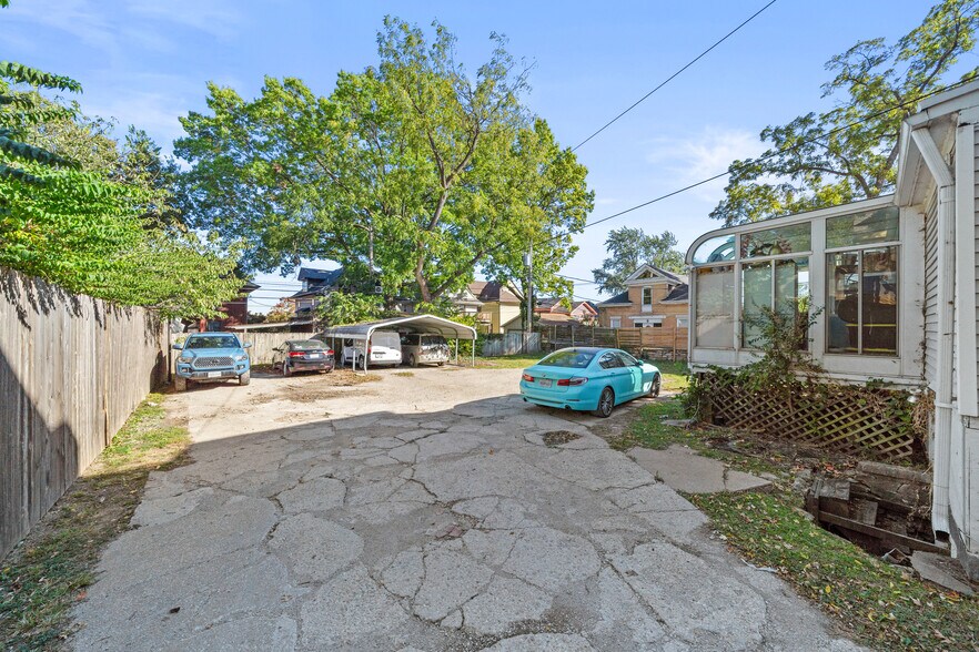 More Photos Of 3933 Warwick Blvd, Kansas City Apartments For Sale