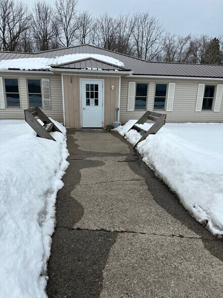 More Photos Of 6300 W Port Bay Rd, Wolcott Storefront For Lease