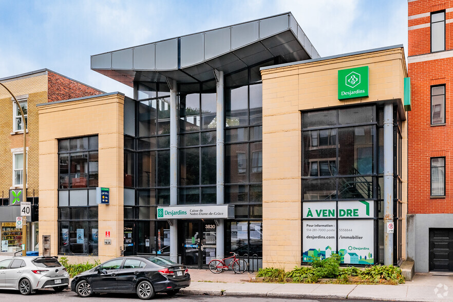 Primary Photo Of 3830 Boul Décarie, Montréal Bank For Sale