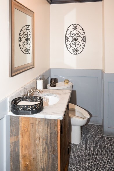 More Photos Of 3734 Fleet St, Baltimore Bar For Sale