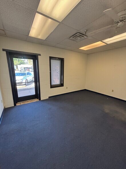 More Photos Of 315-330 E Spring St, Palestine Unknown For Lease