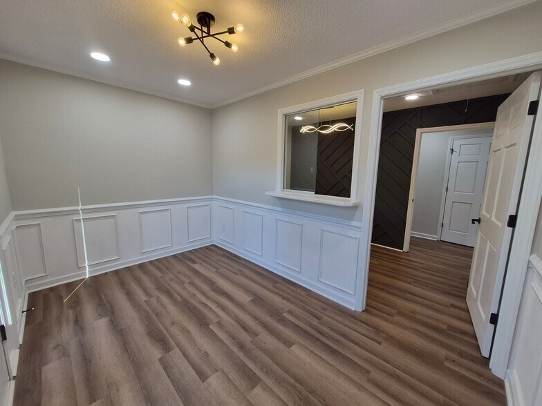 More Photos Of 1600 Elm St, Sanford Office For Lease