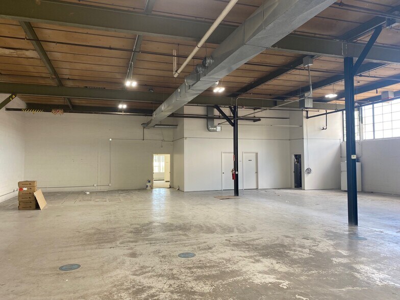 More Photos Of 63-65 Austin Blvd, Commack Warehouse For Lease