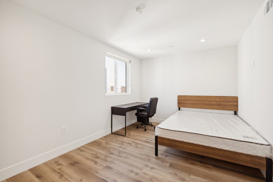 More Photos Of 1326 W 35th Pl, Los Angeles Apartments For Sale