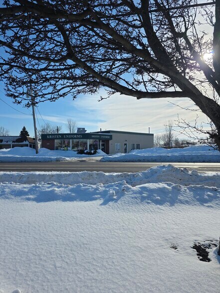 More Photos Of 2010 Eggert Rd, Buffalo Freestanding For Lease